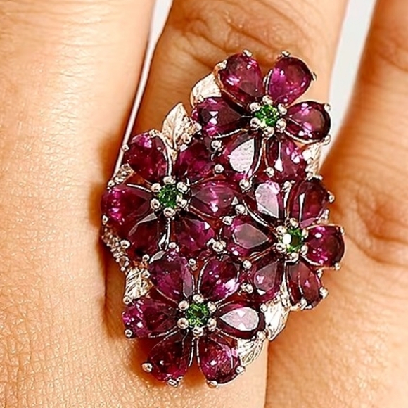 Orissa Rhodolite Garnet, Chrome Diopside With White Zircon In A Floral Ring - Picture 3 of 6